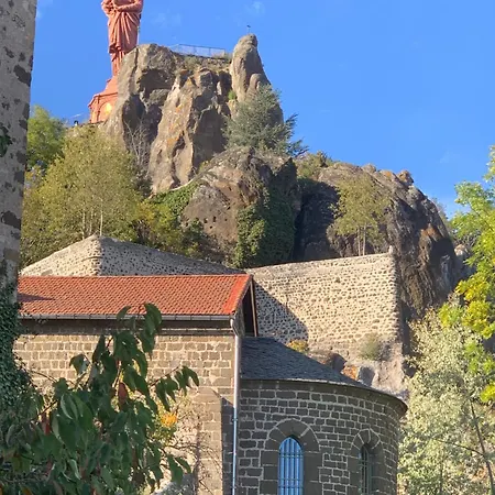 Aux Portes Du Mont Anis *