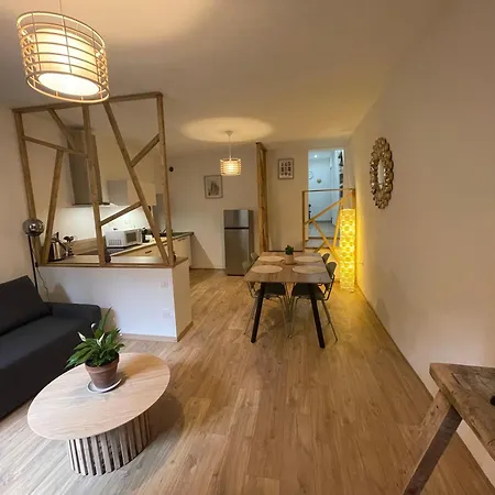 Aux Portes Du Mont Anis