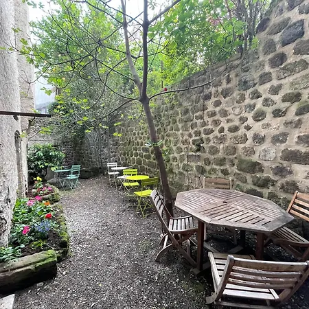 Aux Portes Du Mont Anis