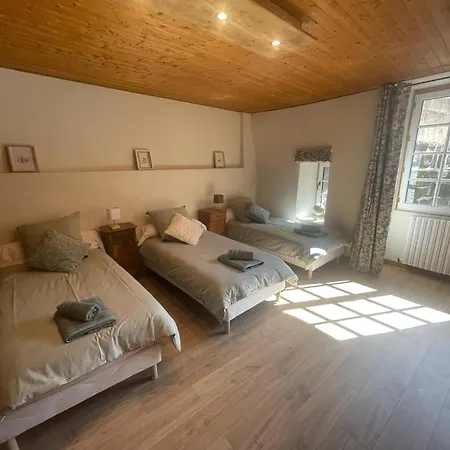 Aux Portes Du Mont Anis *