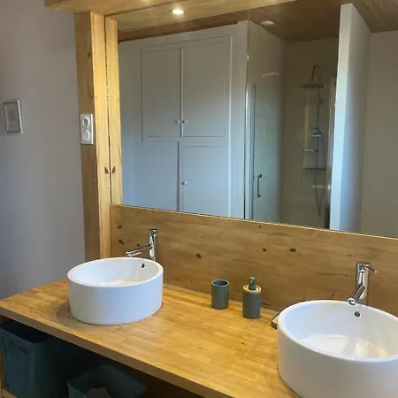 Aux Portes Du Mont Anis *