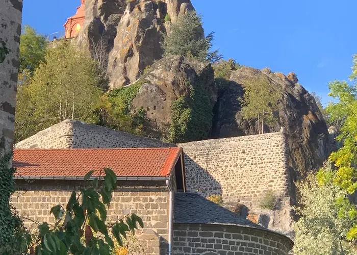 Aux Portes Du Mont Anis *