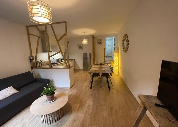 Aux Portes Du Mont Anis